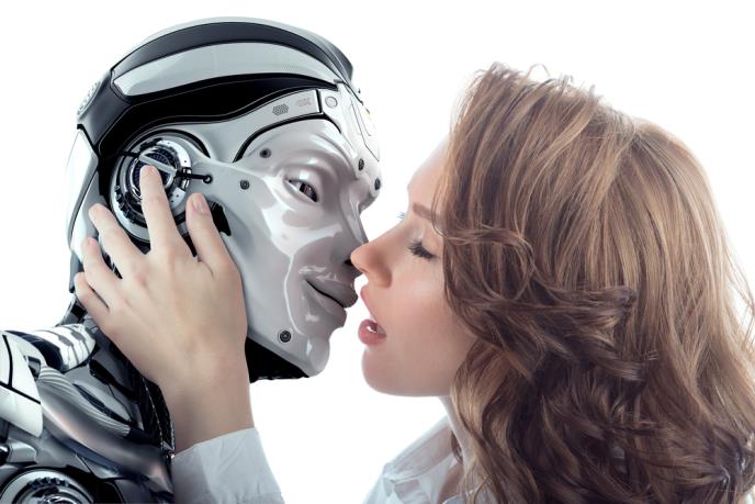 nő megcsókolja a robotot